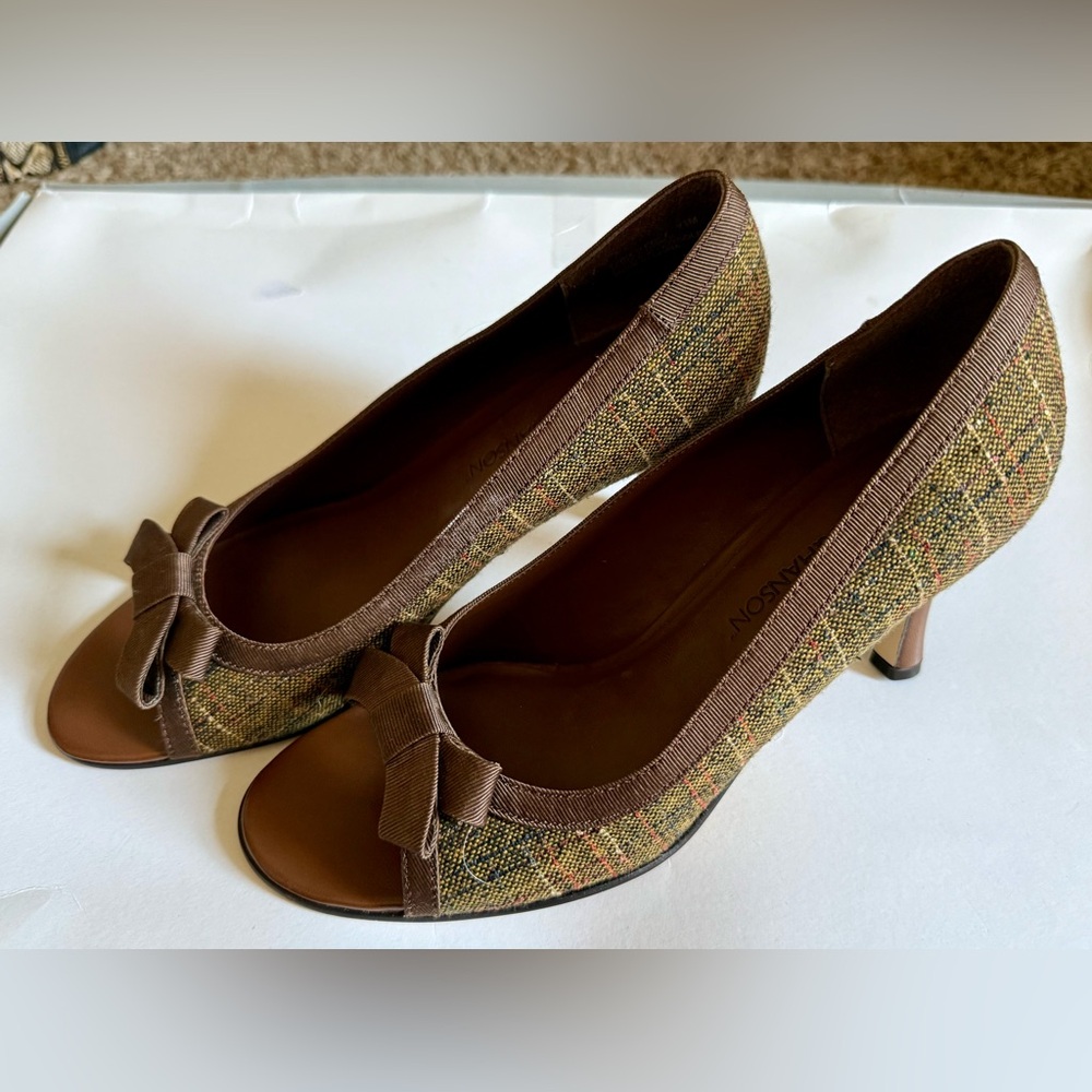Hillard & Hanson Brown Tweed Heels with Bow